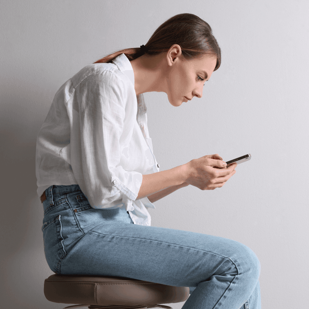 What are the effects of prolonged smartphone usage on spinal posture?